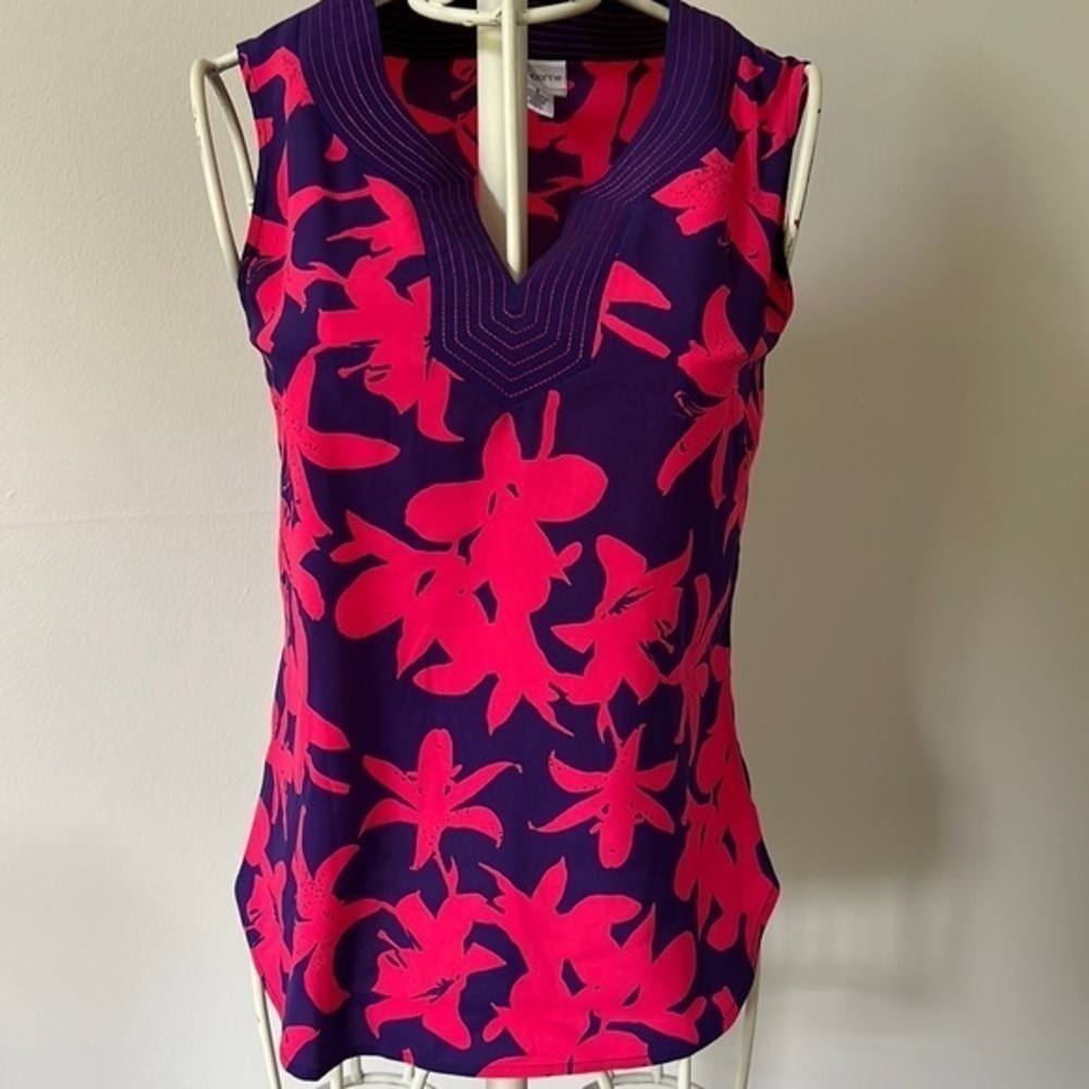Liz Claiborne sleeveless flower top - Picture 1 of 3